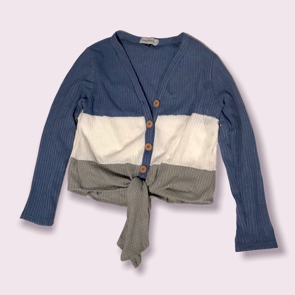 🌟SALE 2/$10.00‼️ Luna Tuccini Blue/White Color-Block Tie-Front Top, Size M - Picture 8 of 9